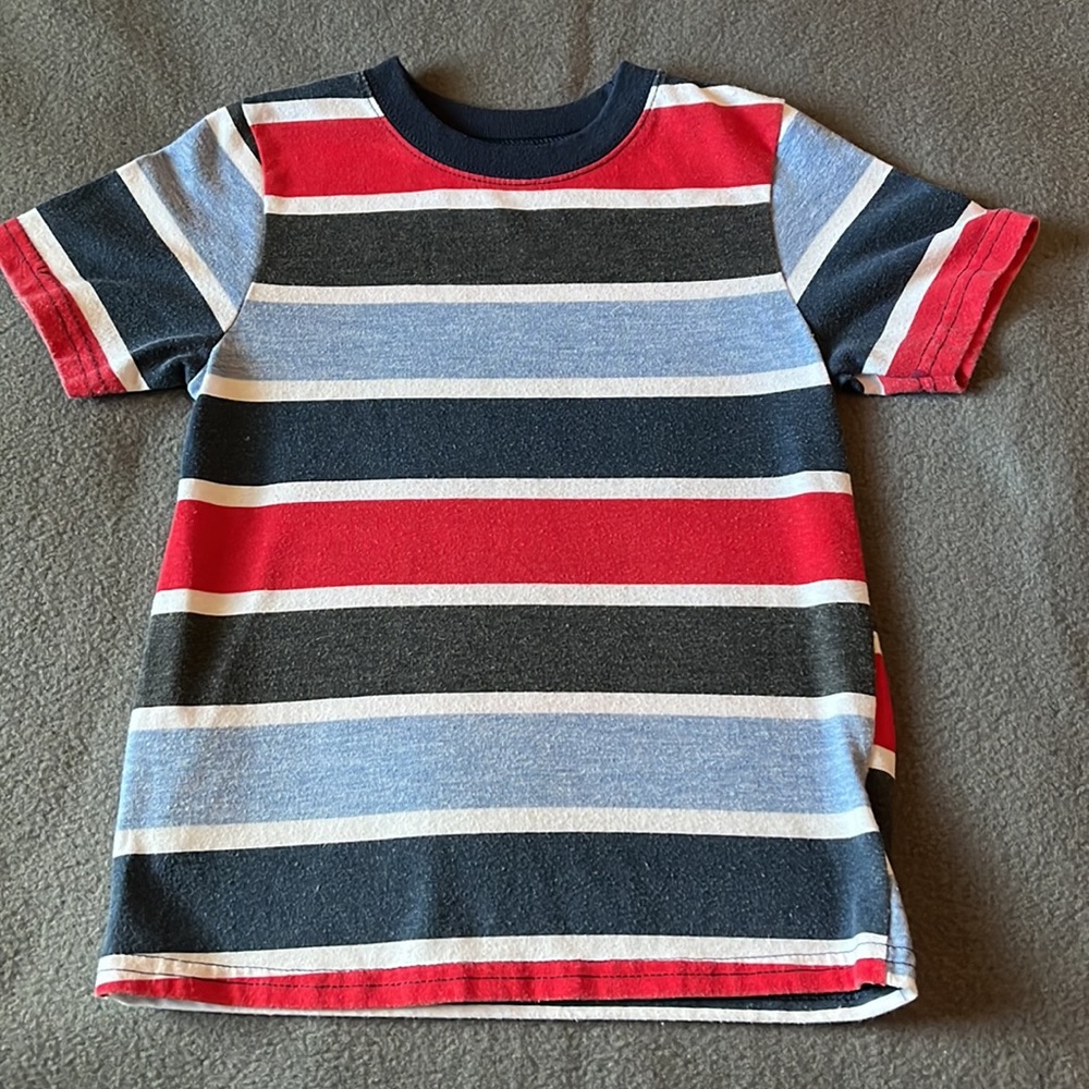 ๐ Toddler Boy Bundle of 2 T-shirts with Stripes ~ Size 4T - Picture 6 of 9